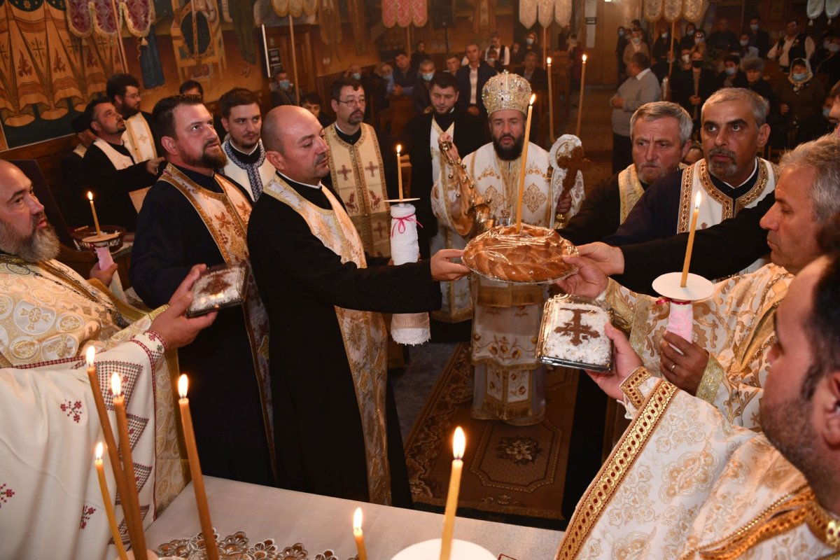 Slujire arhierească cu clericii din Cercul pastoral Bocșa 185994