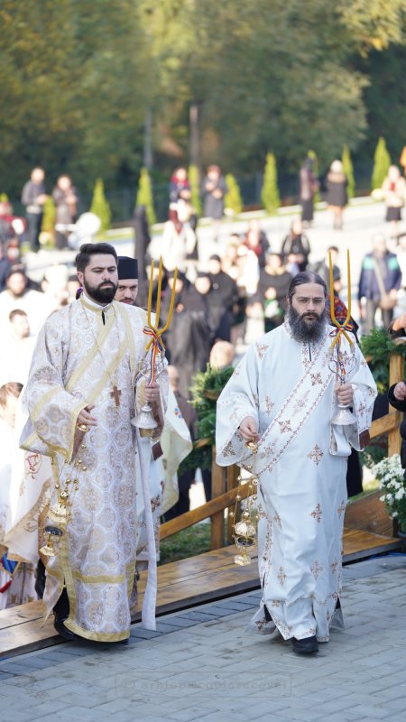 Liturghie arhierească și instalare de stareță în Vicovu de Jos 186416