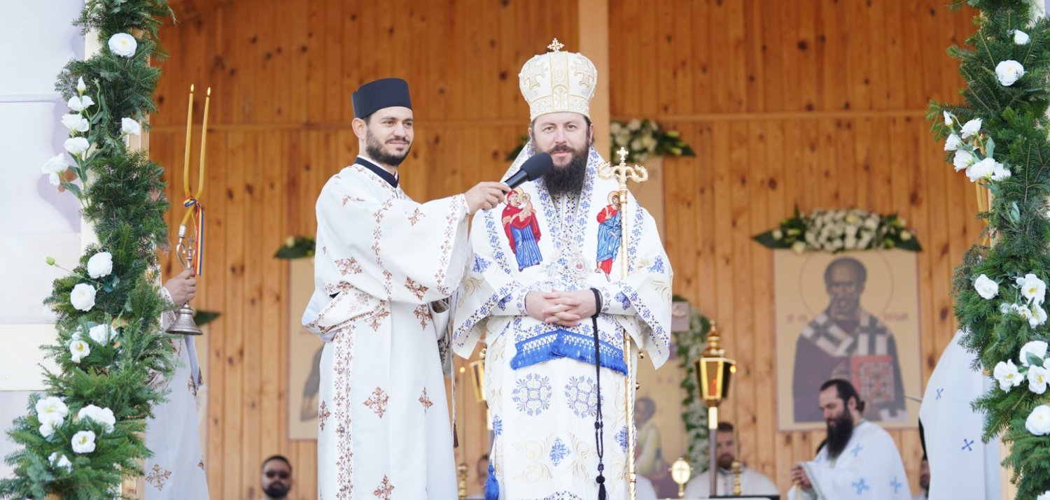 Liturghie arhierească și instalare de stareță în Vicovu de Jos 186417