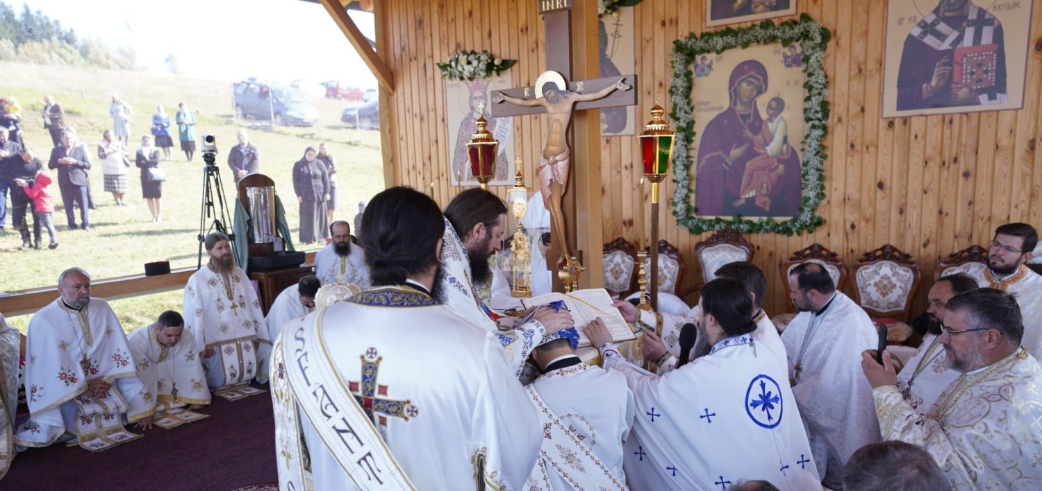 Liturghie arhierească și instalare de stareță în Vicovu de Jos 186420