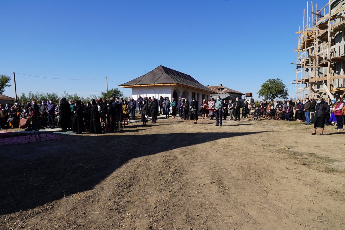 Sărbătoarea Acoperământului Maicii Domnului la schitul închinat ei din Câmpia Covurluiului 186424