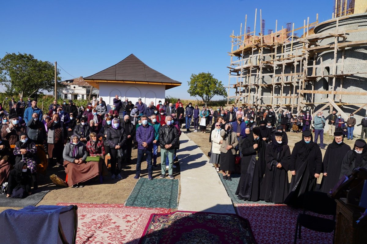 Sărbătoarea Acoperământului Maicii Domnului la schitul închinat ei din Câmpia Covurluiului 186426