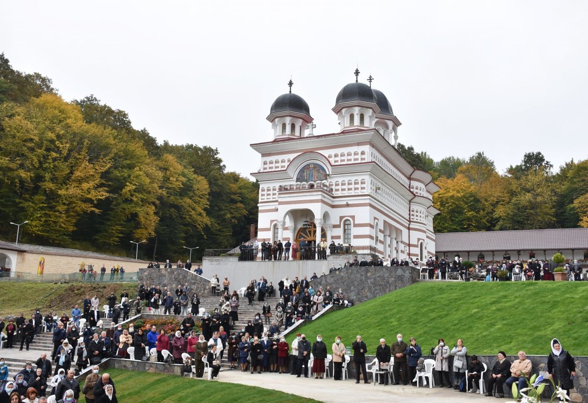 Sărbătoare la Mănăstirea „Acoperământul Maicii Domnului” de la Florești, Cluj 186518
