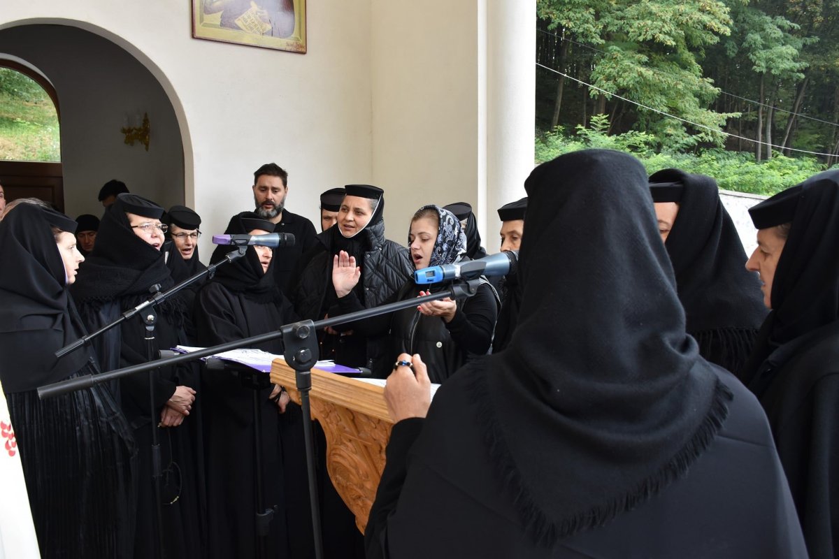 Sărbătoare la Mănăstirea „Acoperământul Maicii Domnului” de la Florești, Cluj 186519