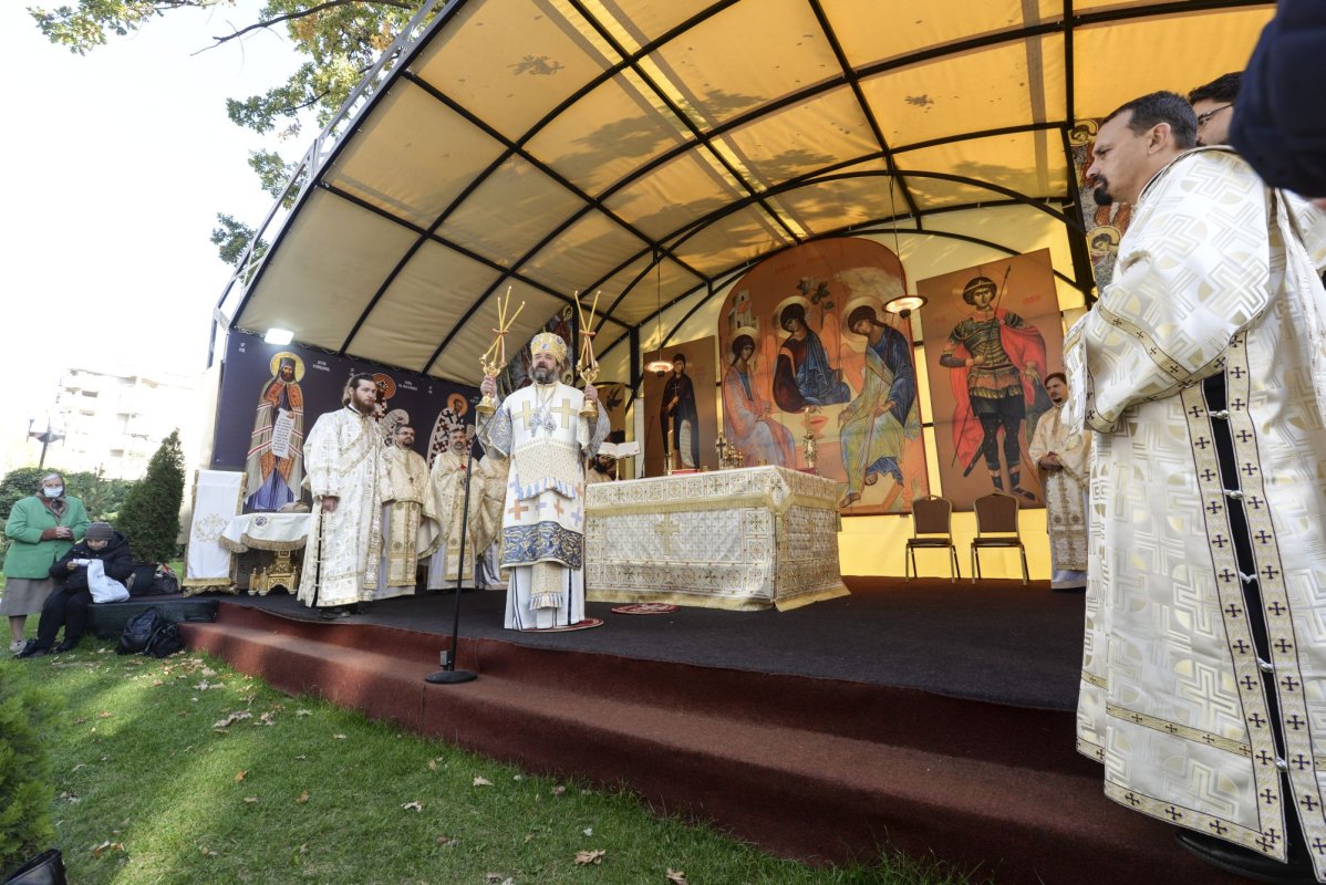 „Stau la rând pentru că vreau să mă întâlnesc cu Sfânta Parascheva și să o cinstesc” 186832