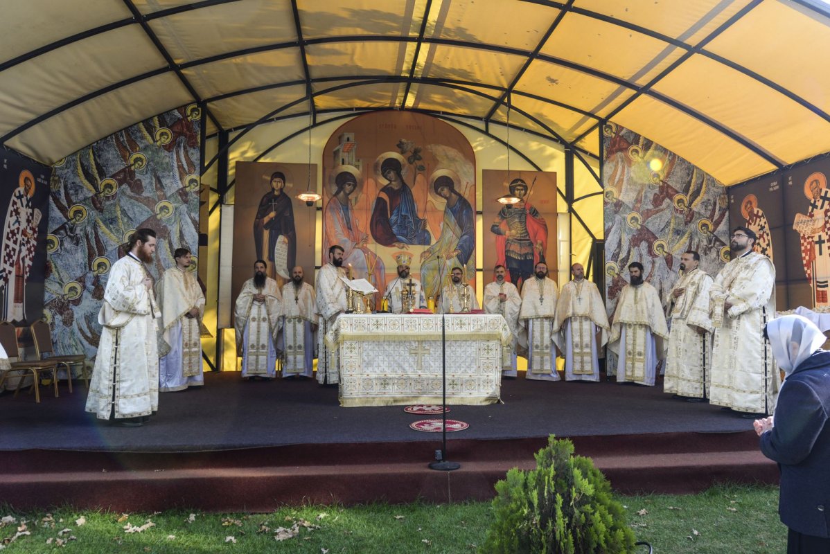 „Stau la rând pentru că vreau să mă întâlnesc cu Sfânta Parascheva și să o cinstesc” 186833