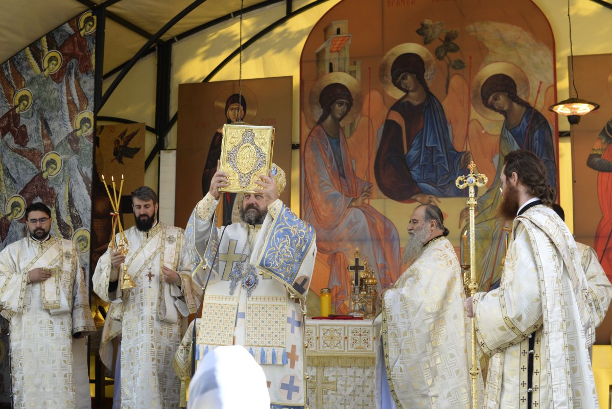 „Stau la rând pentru că vreau să mă întâlnesc cu Sfânta Parascheva și să o cinstesc” 186845