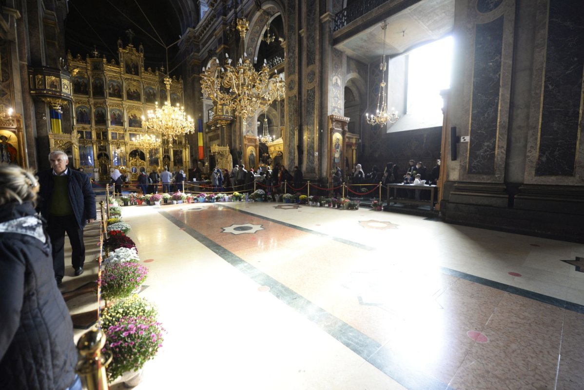 „Stau la rând pentru că vreau să mă întâlnesc cu Sfânta Parascheva și să o cinstesc” 186857