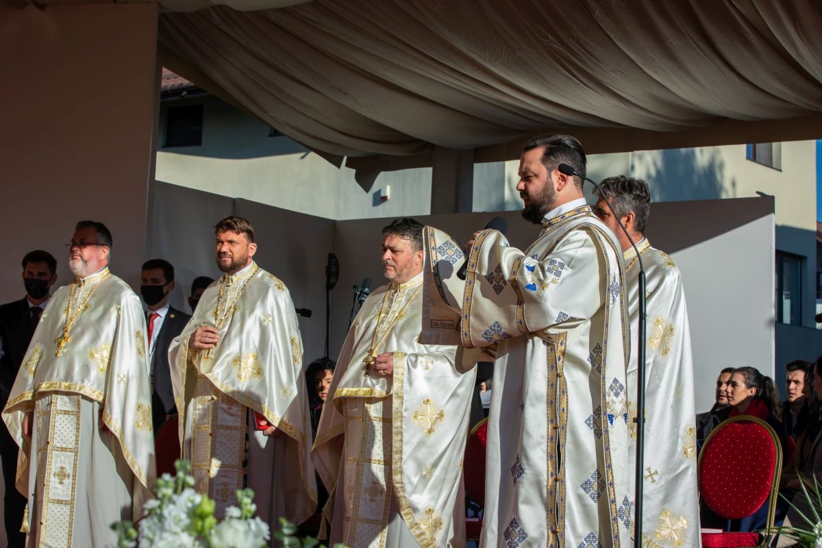 Veșmânt de har pentru biserica Parohiei Brâncuși din Capitală 186711