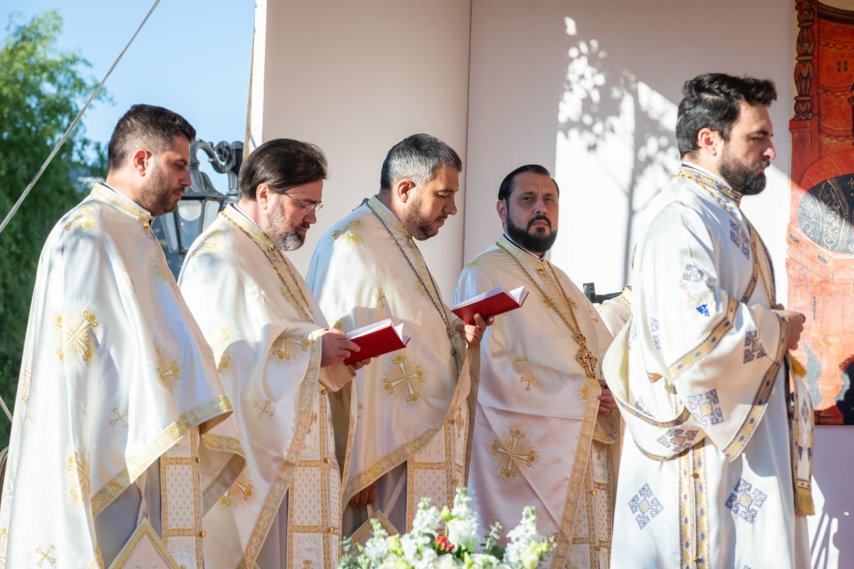 Veșmânt de har pentru biserica Parohiei Brâncuși din Capitală 186712