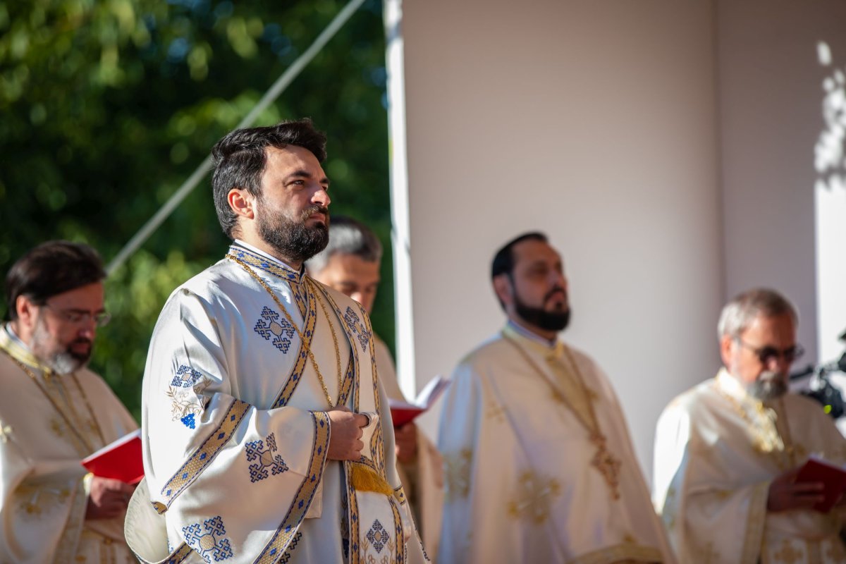 Veșmânt de har pentru biserica Parohiei Brâncuși din Capitală 186713