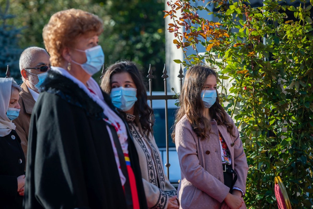 Veșmânt de har pentru biserica Parohiei Brâncuși din Capitală 186715