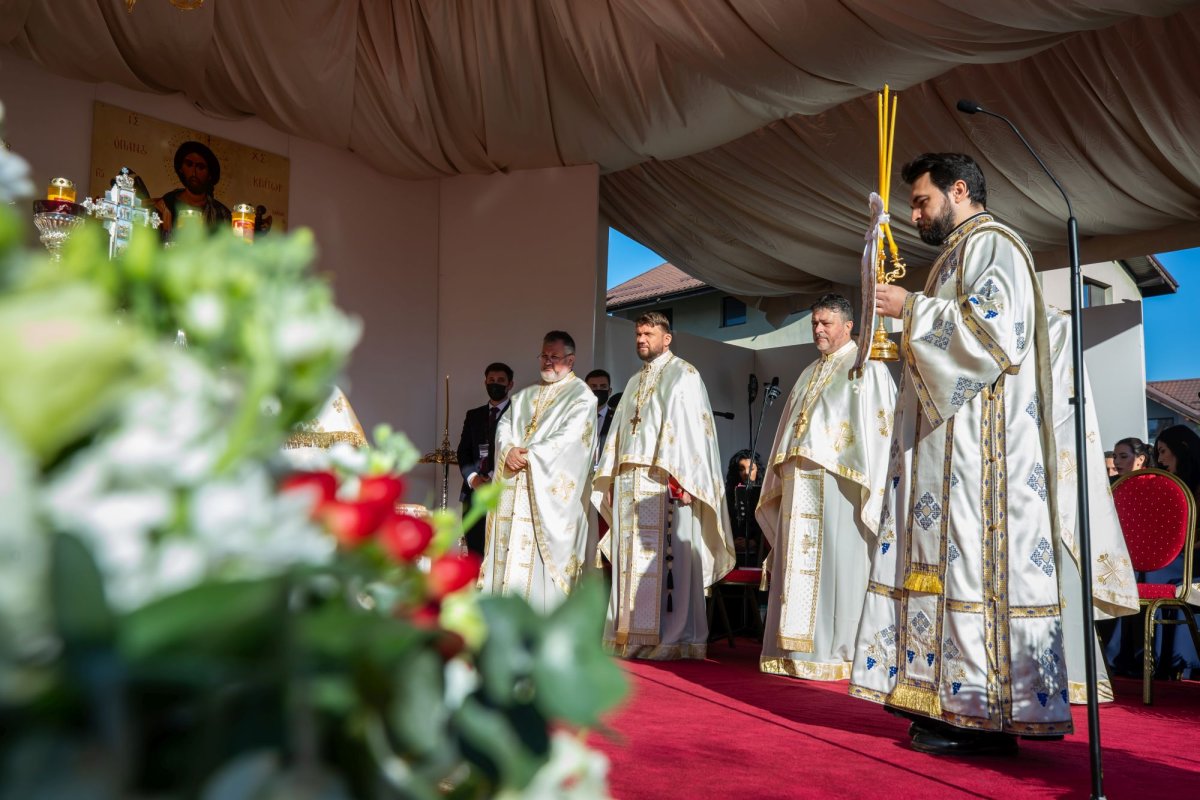 Veșmânt de har pentru biserica Parohiei Brâncuși din Capitală 186716