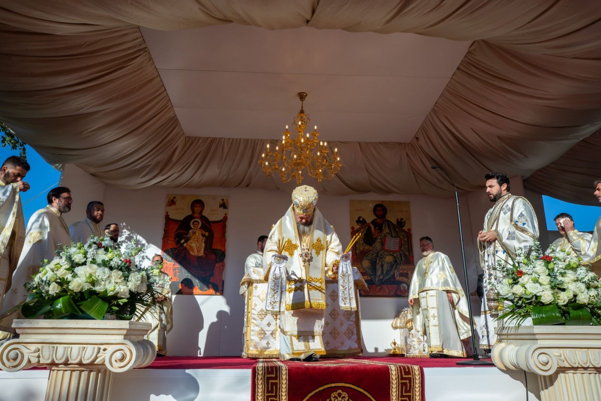 Veșmânt de har pentru biserica Parohiei Brâncuși din Capitală 186717