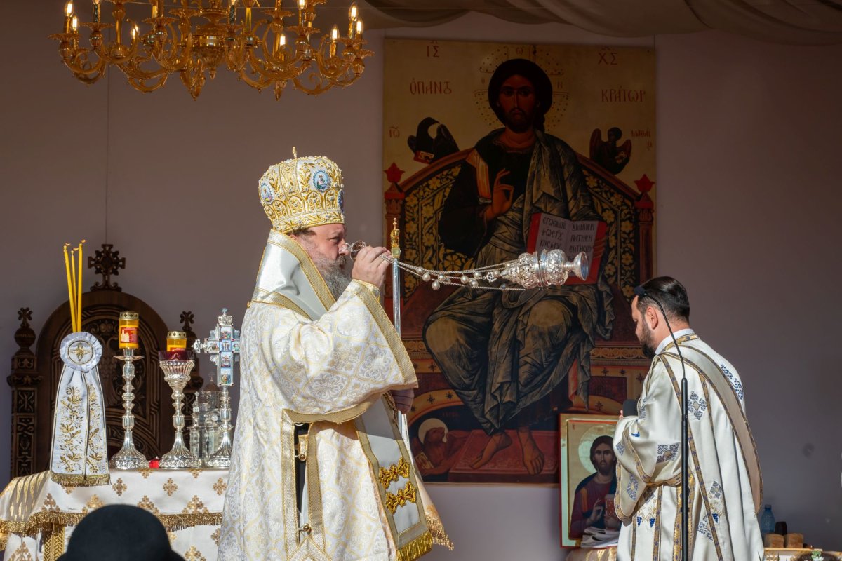 Veșmânt de har pentru biserica Parohiei Brâncuși din Capitală 186721