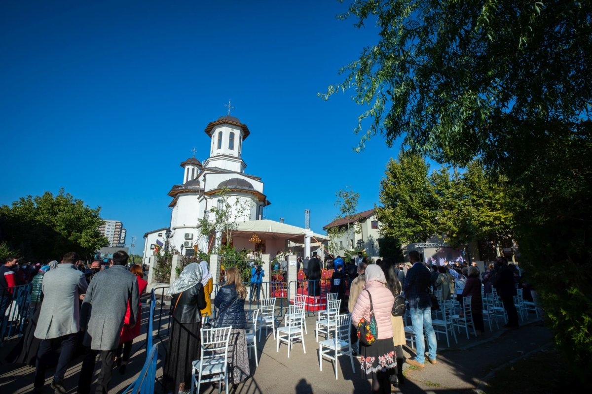 Veșmânt de har pentru biserica Parohiei Brâncuși din Capitală 186722