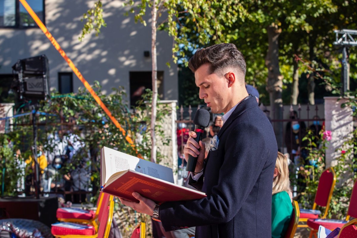 Veșmânt de har pentru biserica Parohiei Brâncuși din Capitală 186725