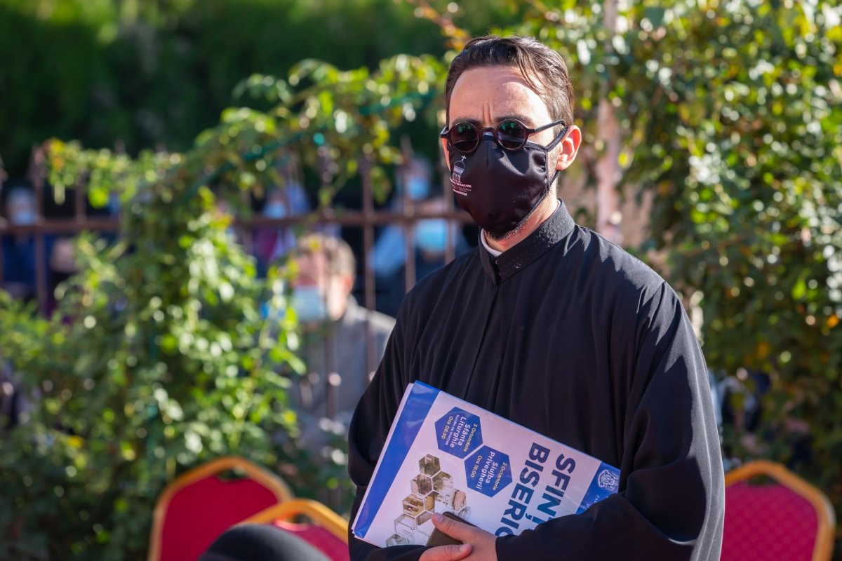 Veșmânt de har pentru biserica Parohiei Brâncuși din Capitală 186726