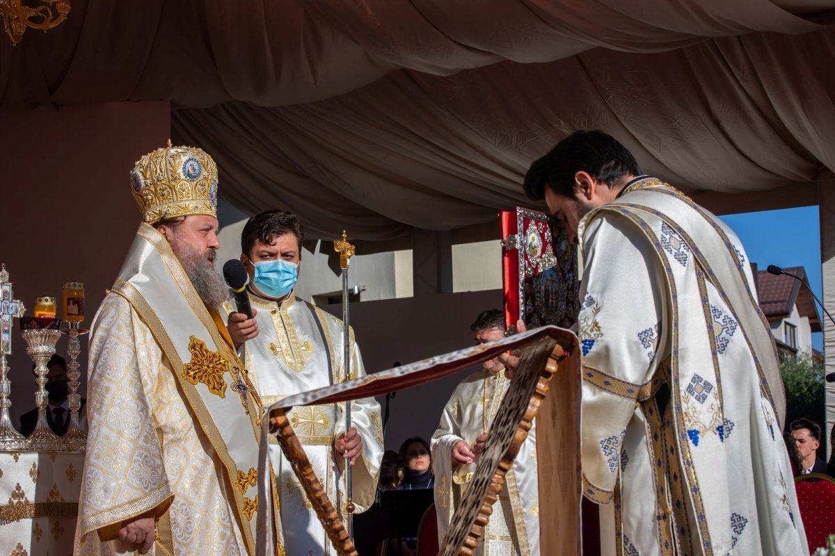 Veșmânt de har pentru biserica Parohiei Brâncuși din Capitală 186727