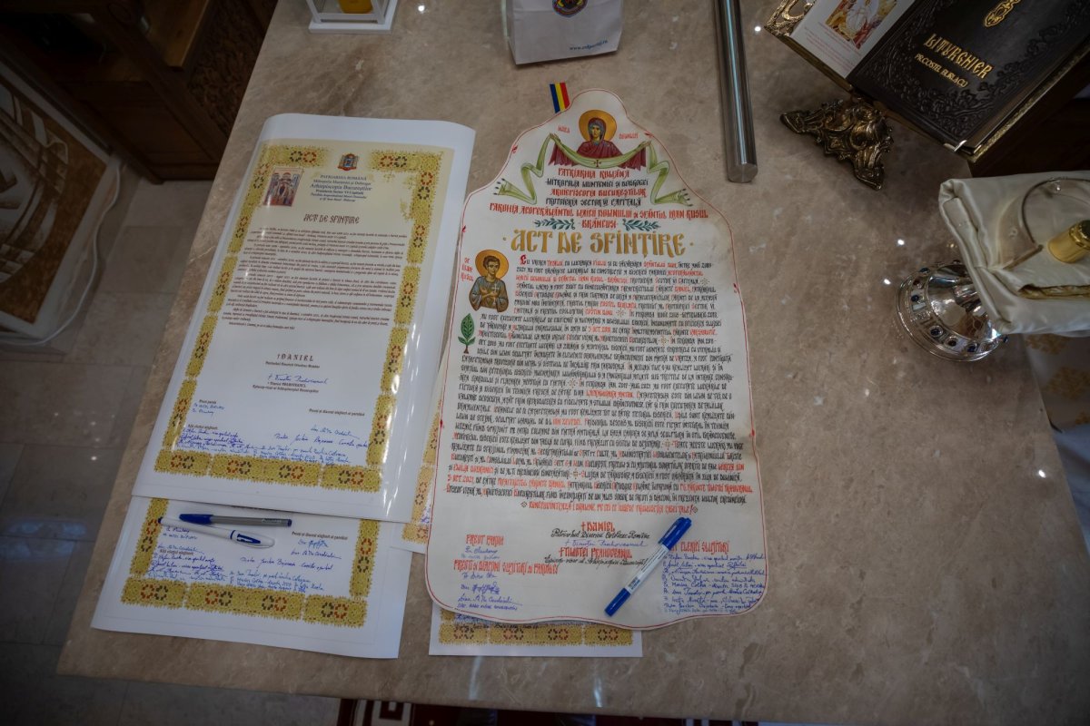 Veșmânt de har pentru biserica Parohiei Brâncuși din Capitală 186733