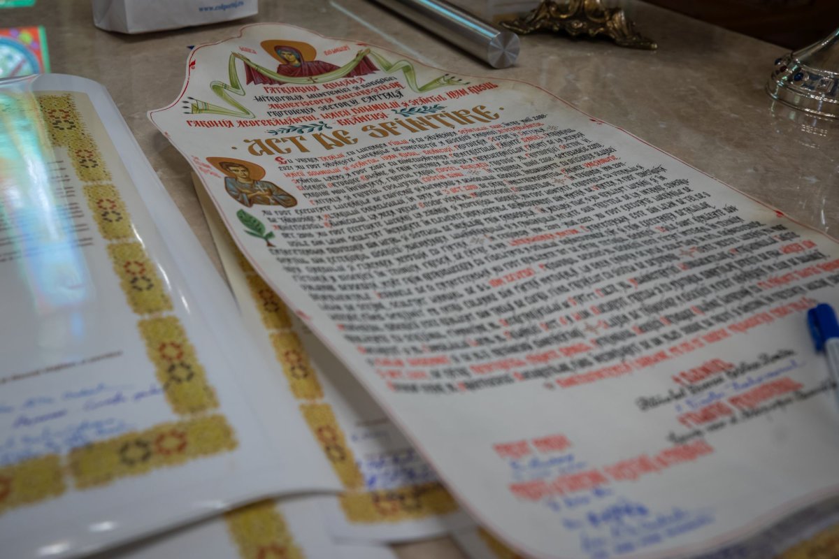 Veșmânt de har pentru biserica Parohiei Brâncuși din Capitală 186734