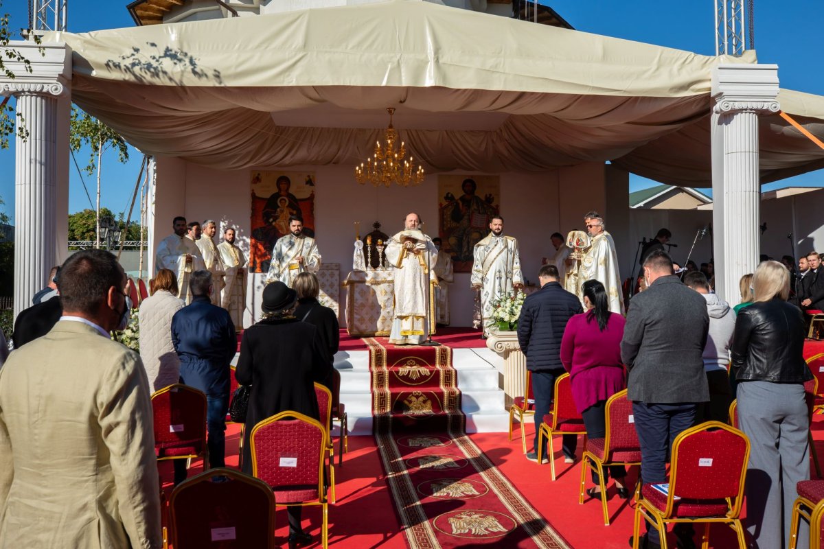 Veșmânt de har pentru biserica Parohiei Brâncuși din Capitală 186739