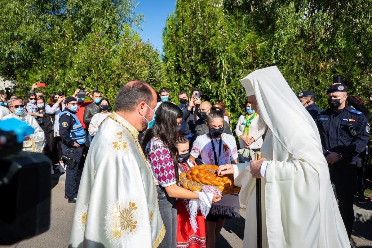 Veșmânt de har pentru biserica Parohiei Brâncuși din Capitală 186743