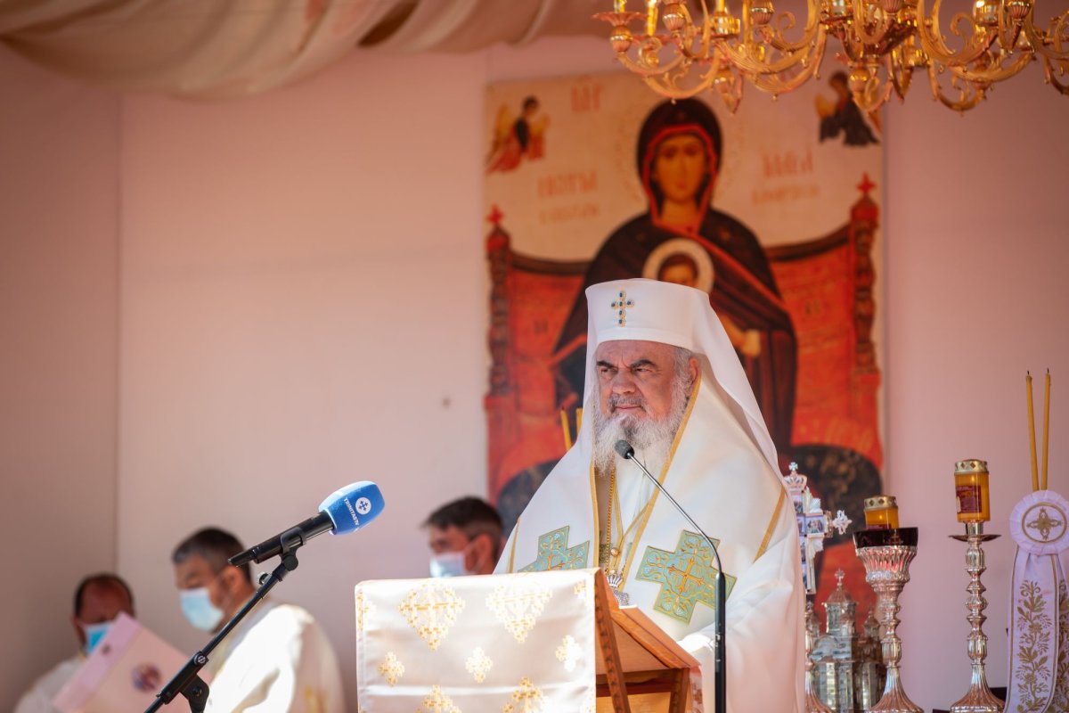 Veșmânt de har pentru biserica Parohiei Brâncuși din Capitală 186746