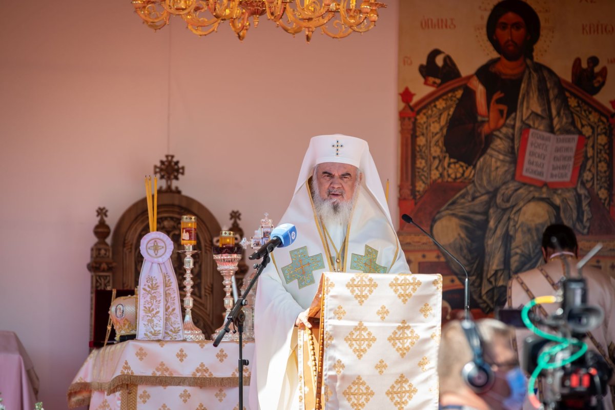 Veșmânt de har pentru biserica Parohiei Brâncuși din Capitală 186747