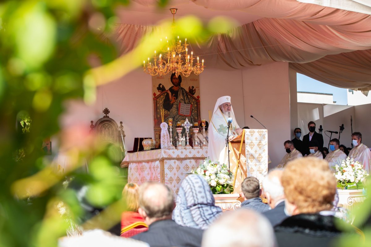 Veșmânt de har pentru biserica Parohiei Brâncuși din Capitală 186748