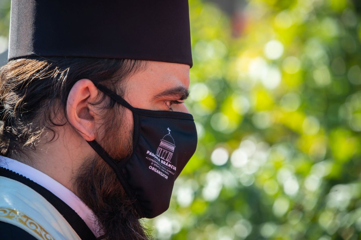 Veșmânt de har pentru biserica Parohiei Brâncuși din Capitală 186750