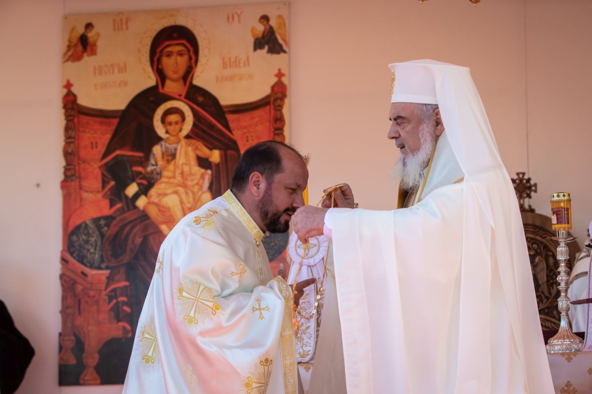 Veșmânt de har pentru biserica Parohiei Brâncuși din Capitală 186751