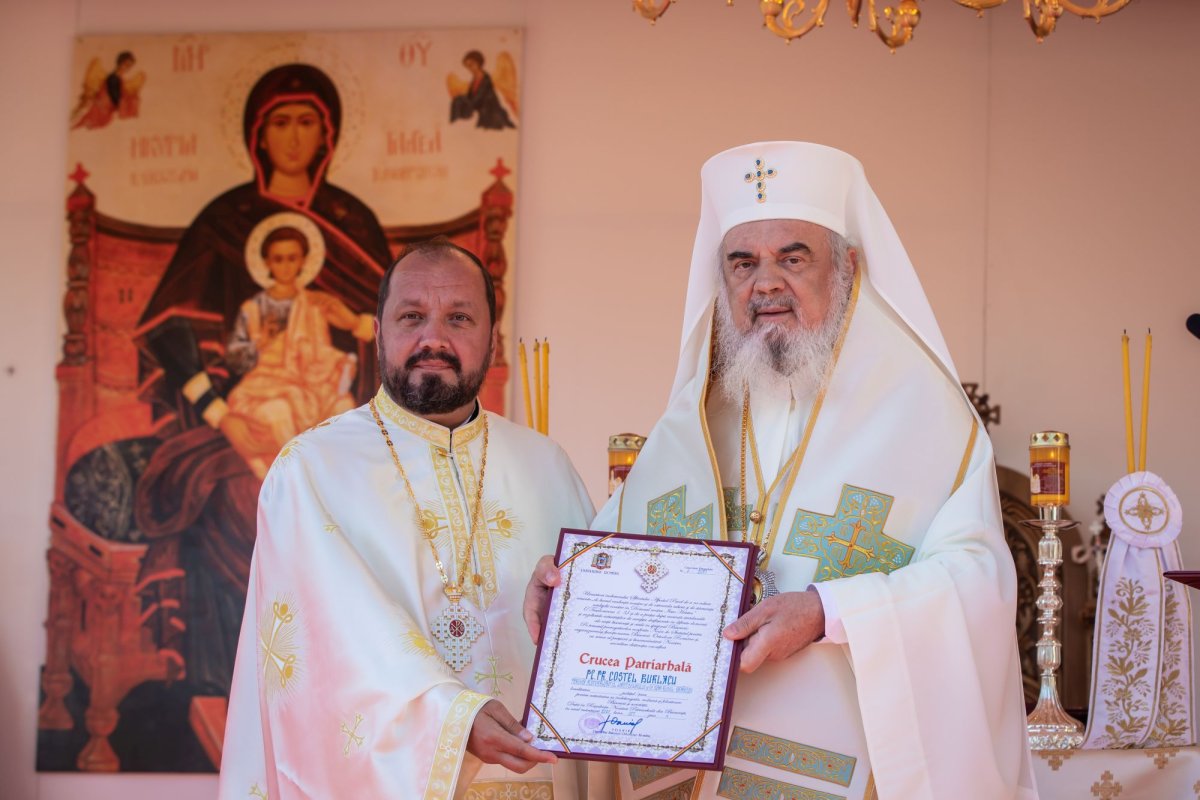 Veșmânt de har pentru biserica Parohiei Brâncuși din Capitală 186753