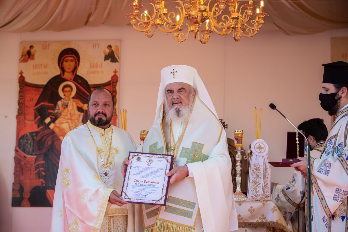 Veșmânt de har pentru biserica Parohiei Brâncuși din Capitală 186754