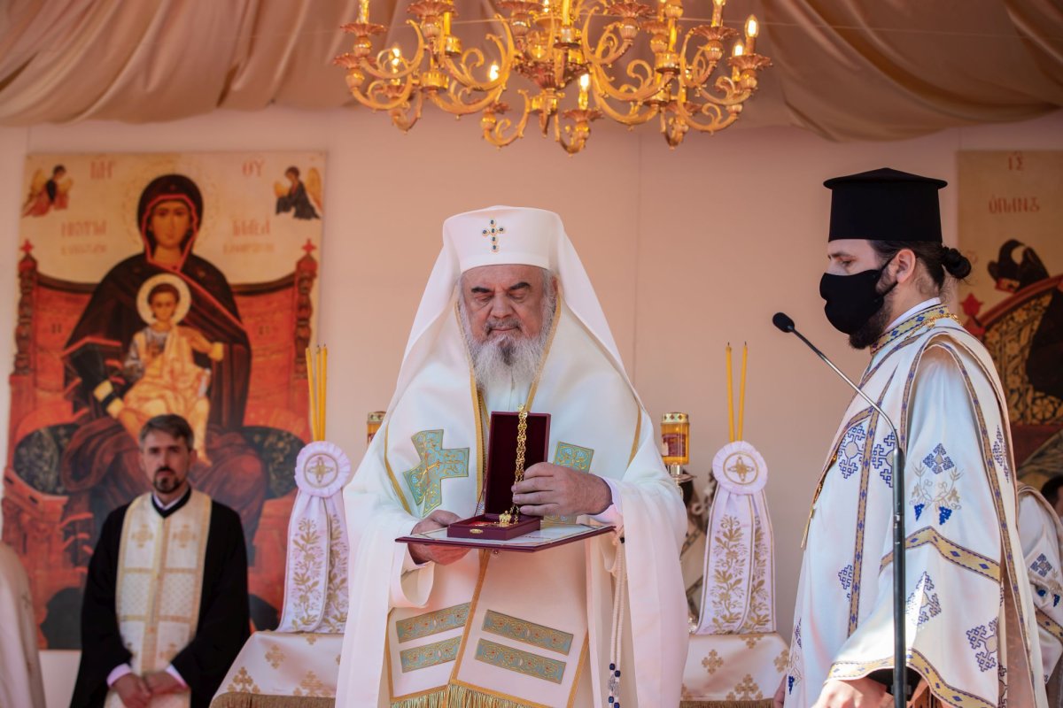 Veșmânt de har pentru biserica Parohiei Brâncuși din Capitală 186755