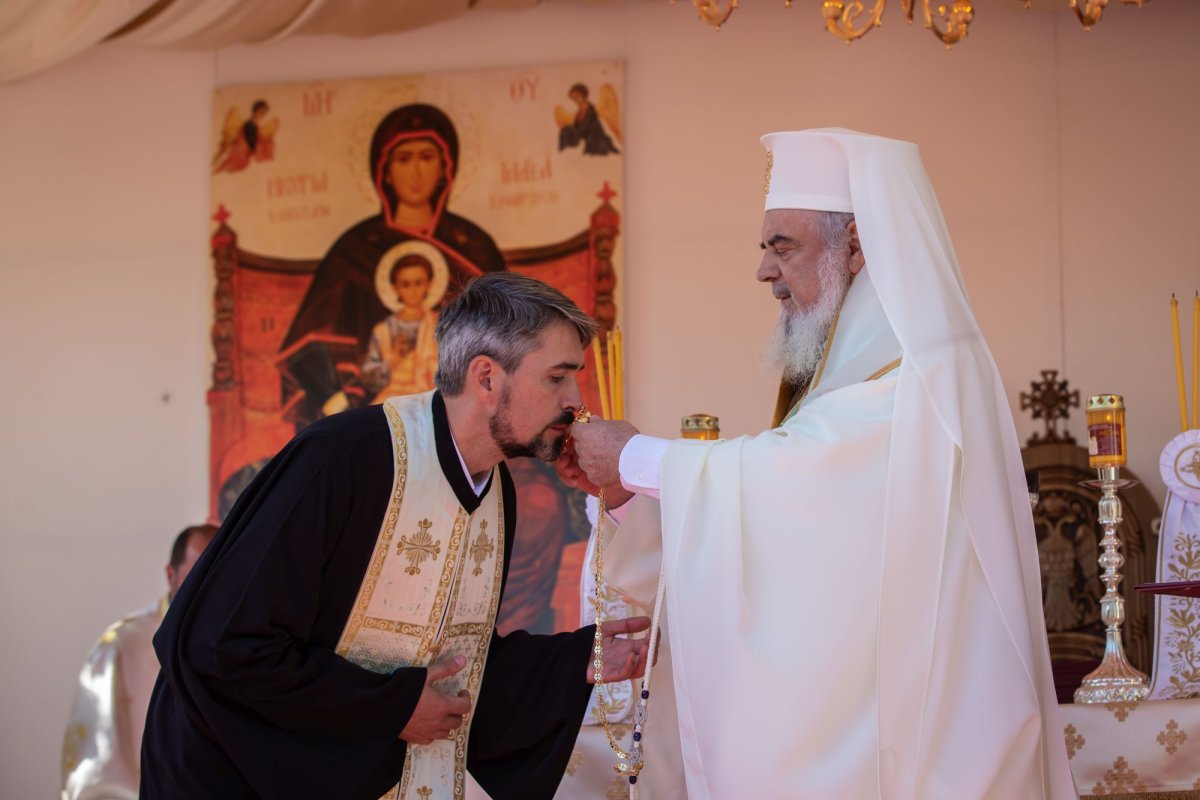 Veșmânt de har pentru biserica Parohiei Brâncuși din Capitală 186756