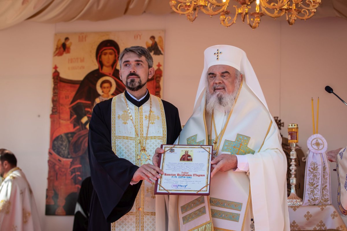 Veșmânt de har pentru biserica Parohiei Brâncuși din Capitală 186757