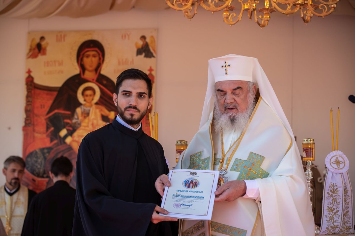 Veșmânt de har pentru biserica Parohiei Brâncuși din Capitală 186759