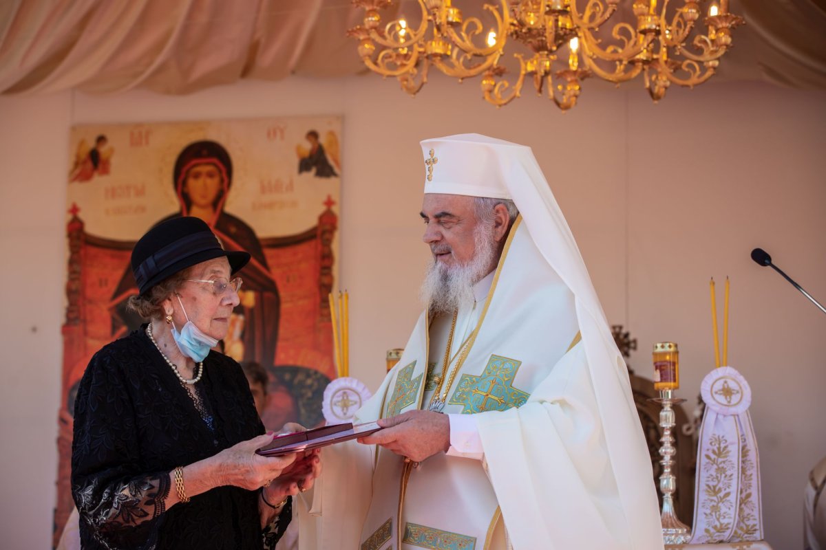 Veșmânt de har pentru biserica Parohiei Brâncuși din Capitală 186760