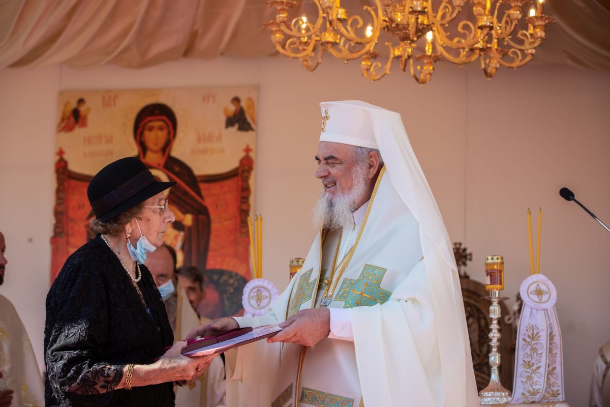 Veșmânt de har pentru biserica Parohiei Brâncuși din Capitală 186761