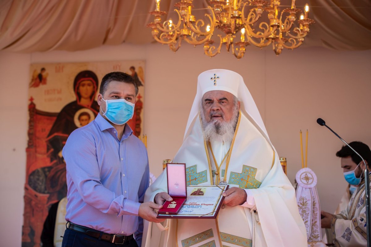 Veșmânt de har pentru biserica Parohiei Brâncuși din Capitală 186763