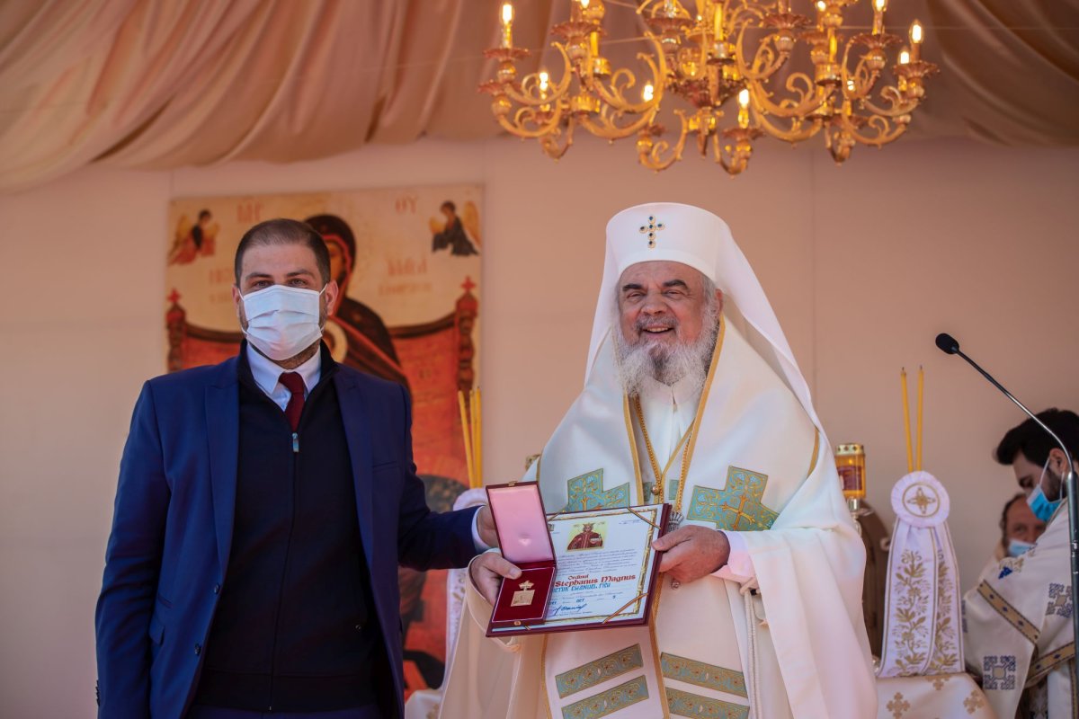 Veșmânt de har pentru biserica Parohiei Brâncuși din Capitală 186764