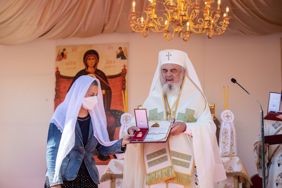 Veșmânt de har pentru biserica Parohiei Brâncuși din Capitală 186766