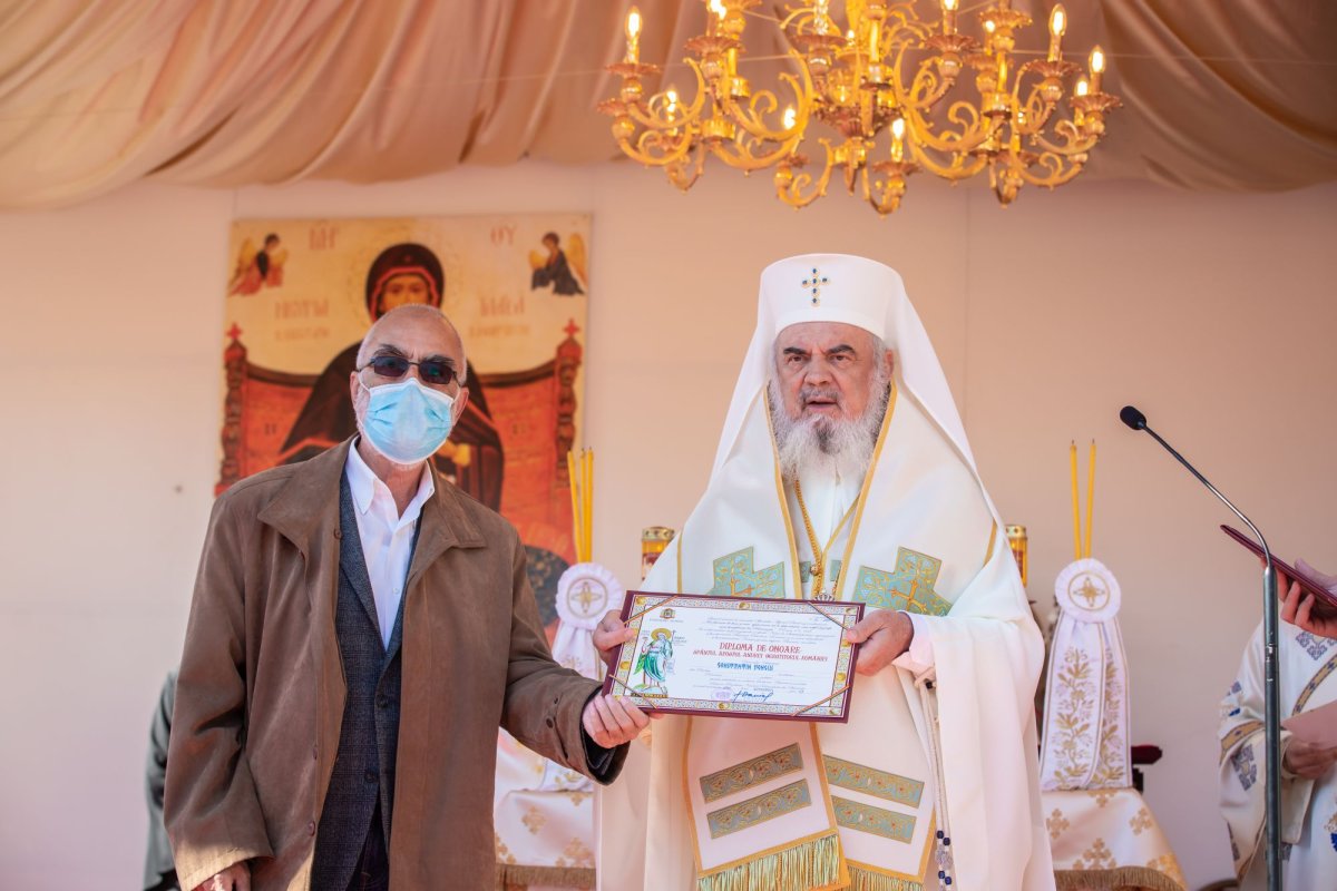 Veșmânt de har pentru biserica Parohiei Brâncuși din Capitală 186768