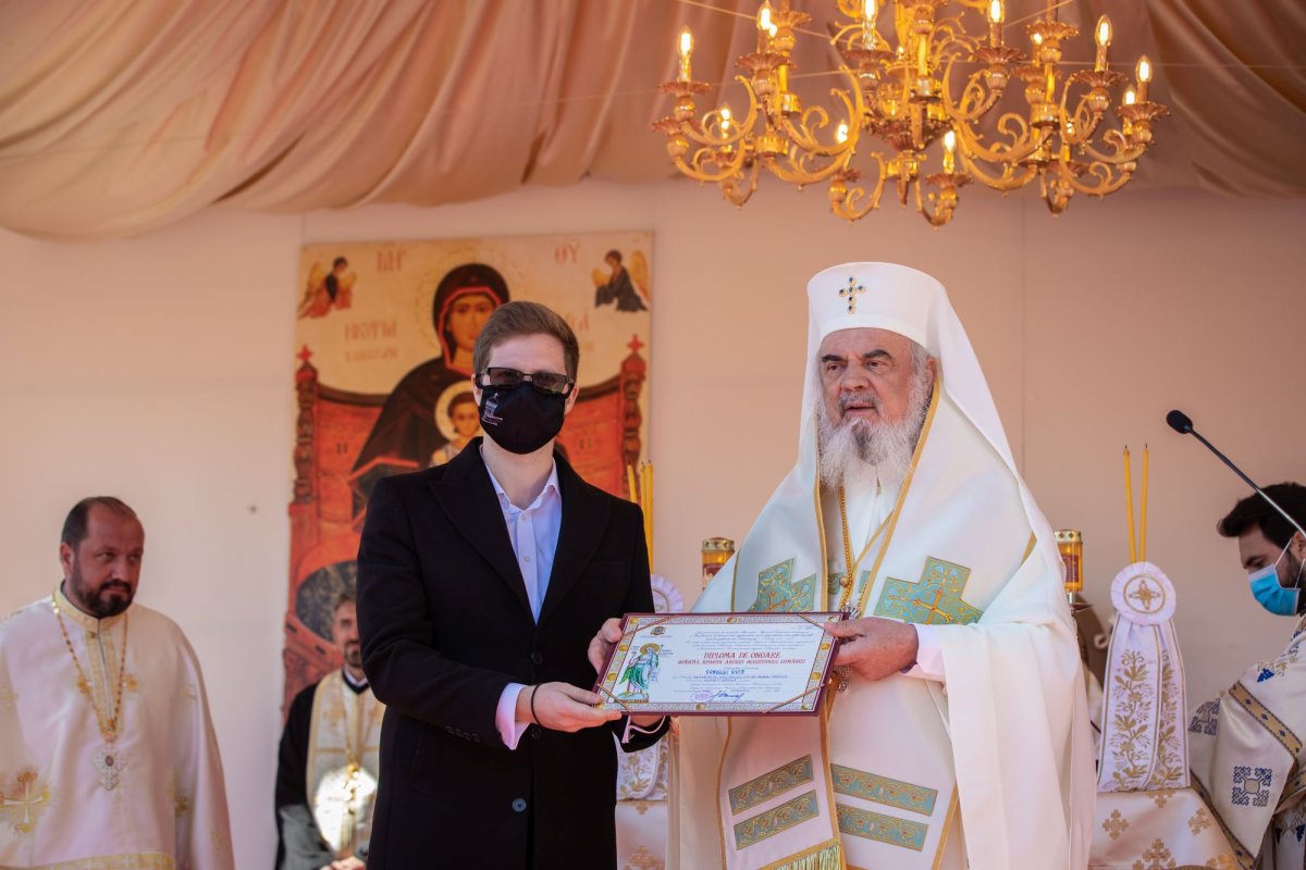 Veșmânt de har pentru biserica Parohiei Brâncuși din Capitală 186770