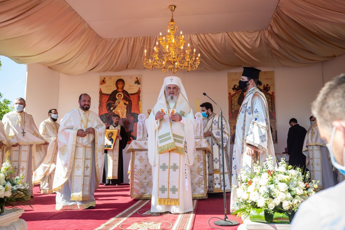 Veșmânt de har pentru biserica Parohiei Brâncuși din Capitală 186773