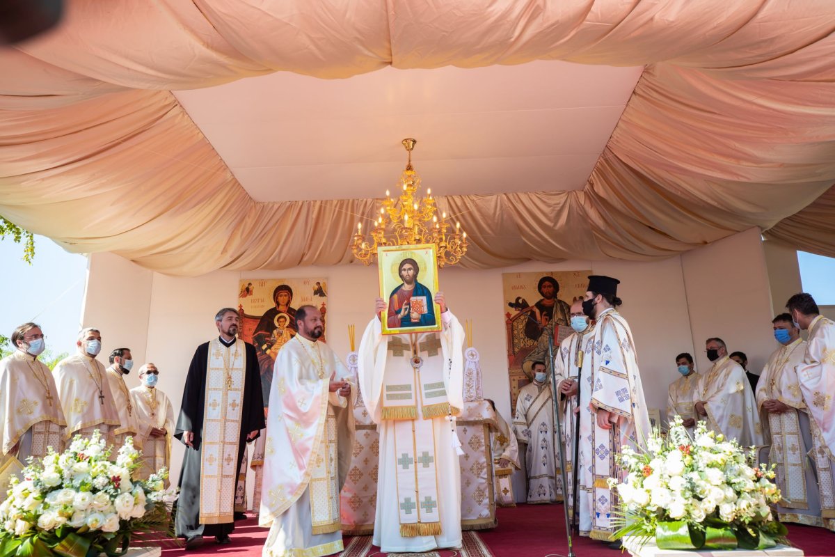 Veșmânt de har pentru biserica Parohiei Brâncuși din Capitală 186778