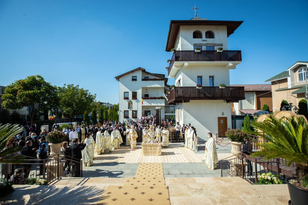 Veșmânt de har pentru biserica Parohiei Brâncuși din Capitală 186779