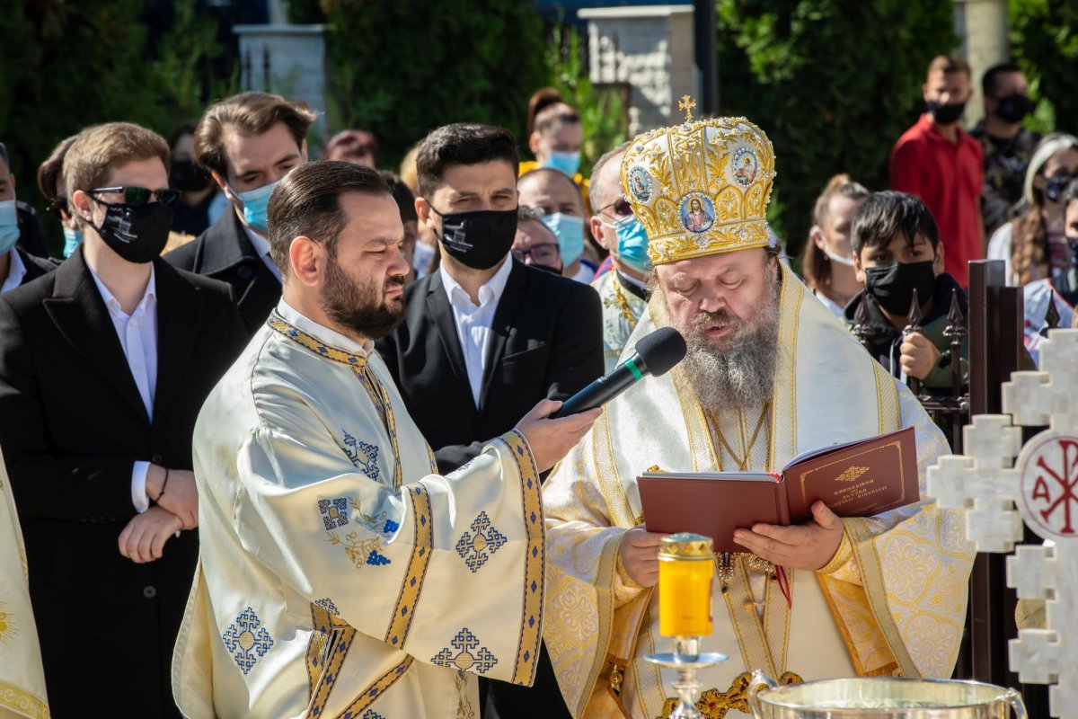 Veșmânt de har pentru biserica Parohiei Brâncuși din Capitală 186782