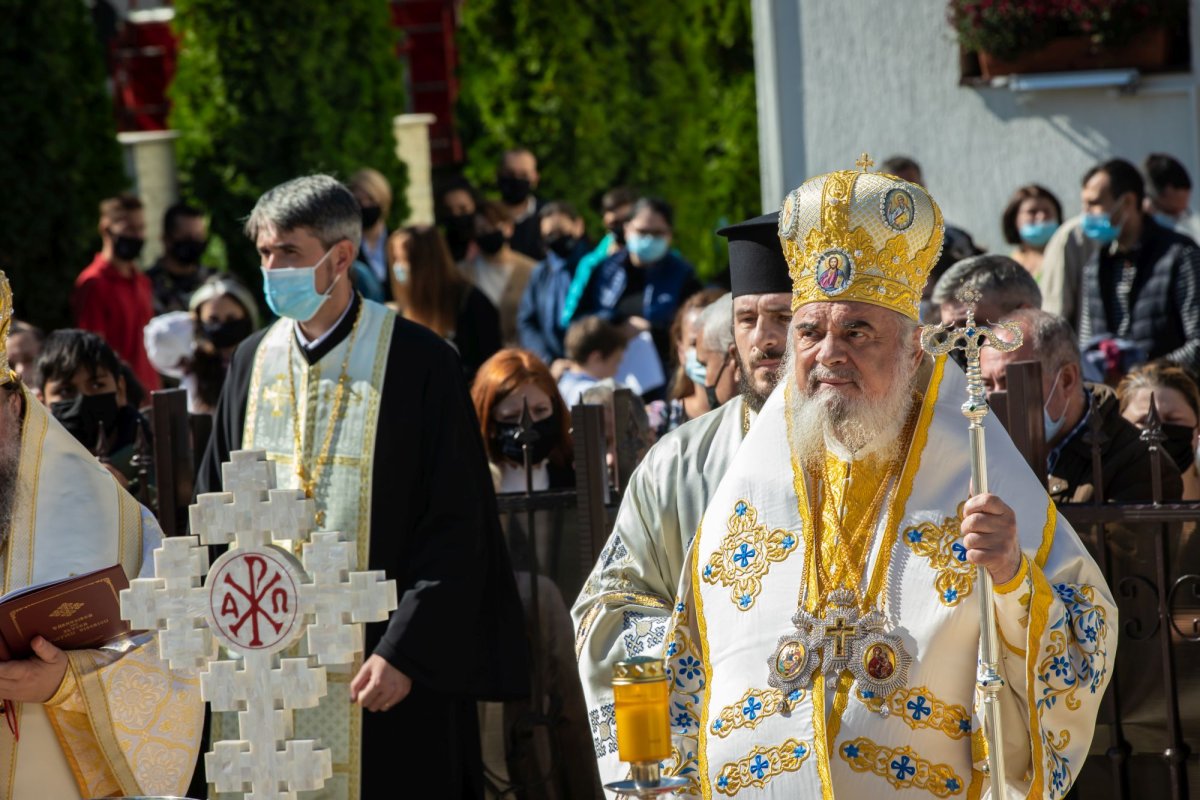 Veșmânt de har pentru biserica Parohiei Brâncuși din Capitală 186783